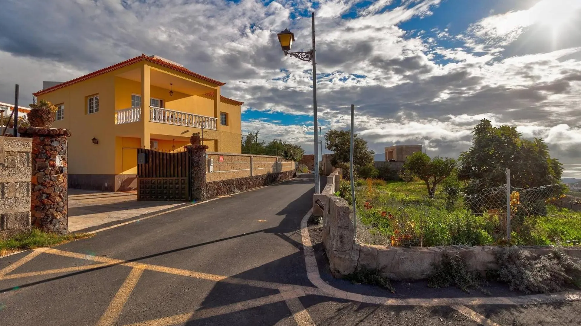 Beautiful Arianny House With Pool Apartment Arona