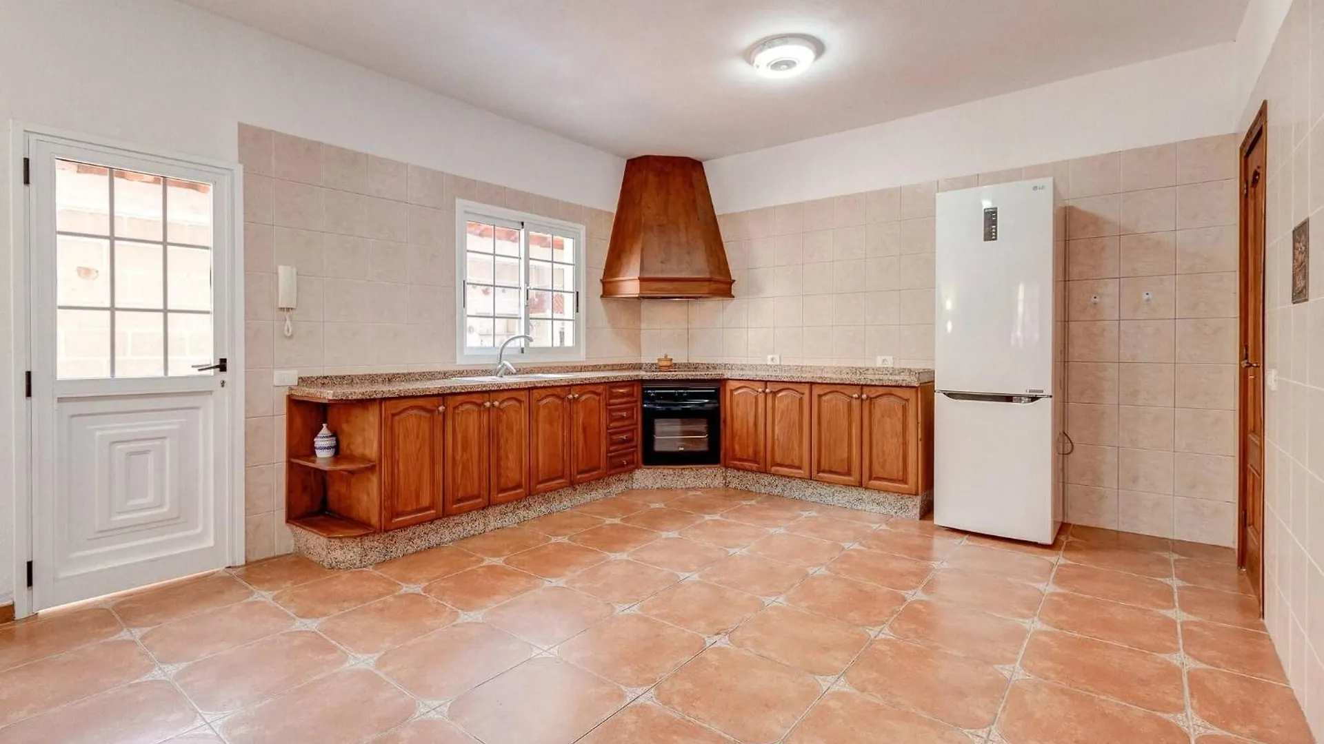 Beautiful Arianny House With Pool Apartment Arona